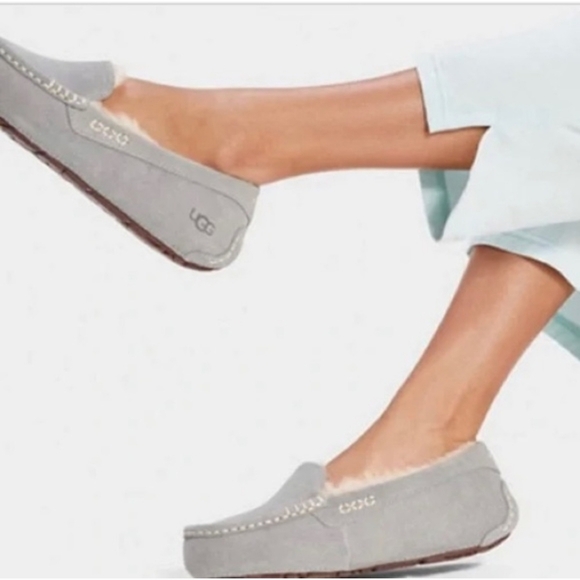 UGG Women’s Ansley Slipper Light Grey Suede Leather Slip On Slippers Size 9 - Picture 1 of 11